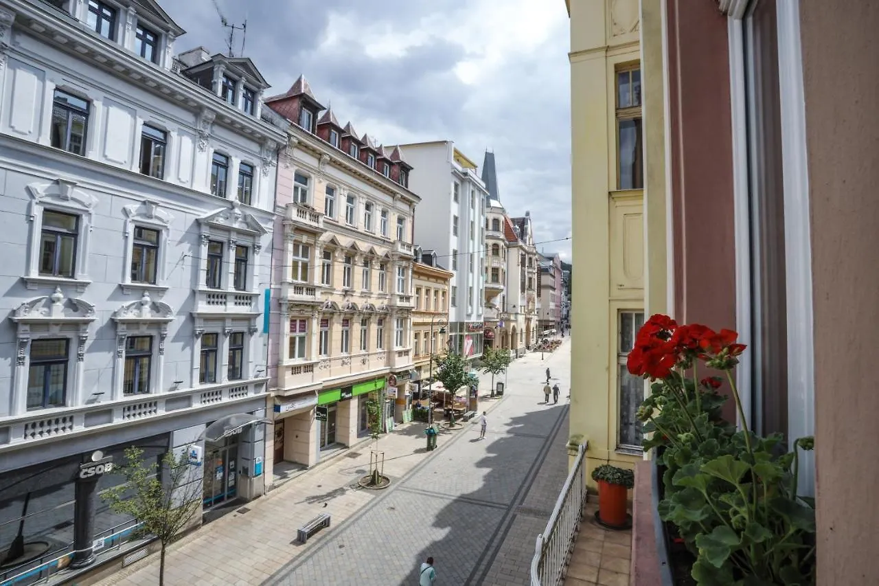 Hotel Kavalerie Karlovy Vary 3*,