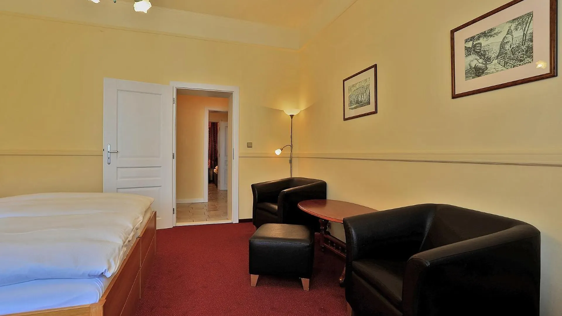 Hotel Kavalerie Karlovy Vary 3*,